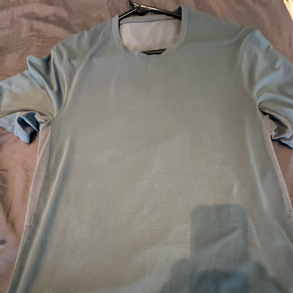 Large lululemon tshirt